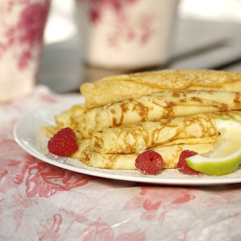 Pancakes with wholewheat flour & rasberries